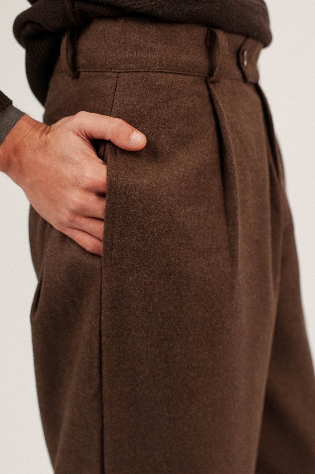 MEN’S WOOL PANTS (BROWN)